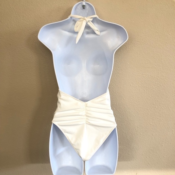 CUPSHE Woman’s Halter Cutout Rushing White Floral One Piece Swimsuit Size XS - Picture 2 of 9